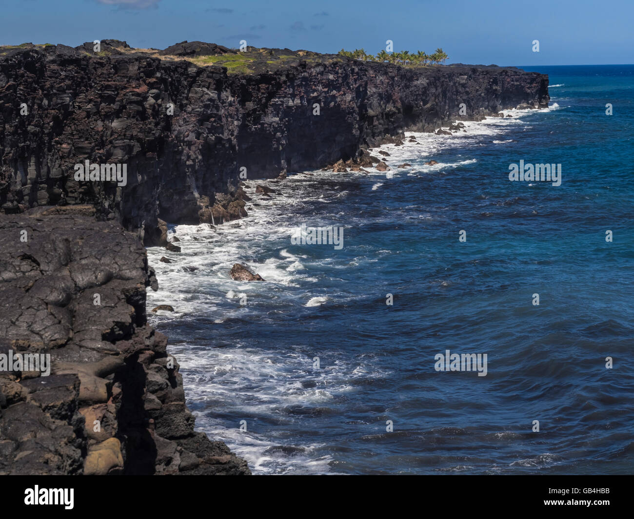 Lava Felsen an der hawaiianischen Küste Stockfoto