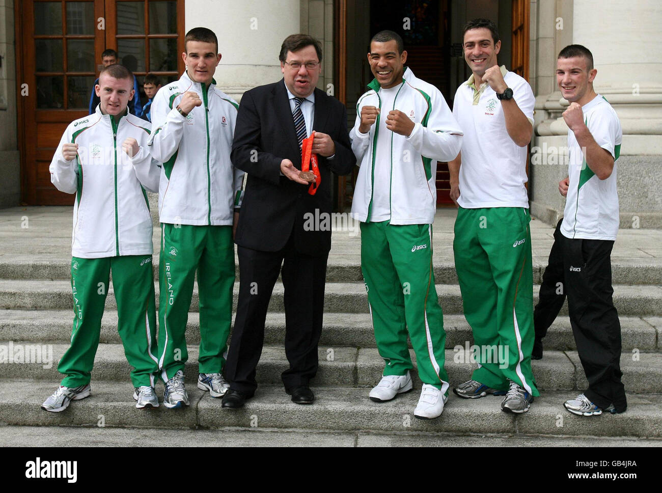 Brian Cowen trifft Olympia-Boxer Stockfoto