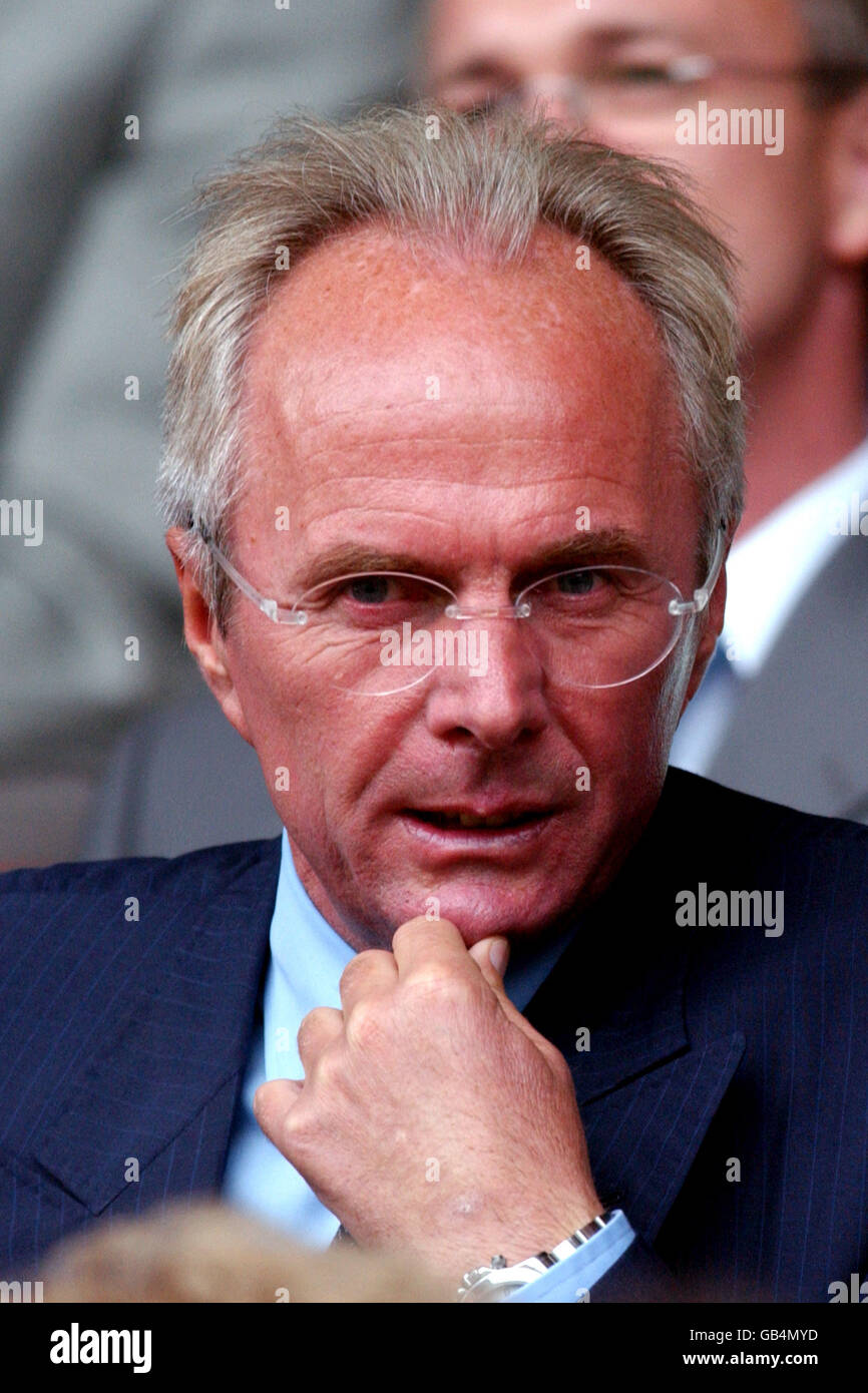 Fußball - FA Barclaycard Premiership - Liverpool gegen Chelsea. England-Manager Sven Goran Eriksson beobachtet Chelsea Stockfoto