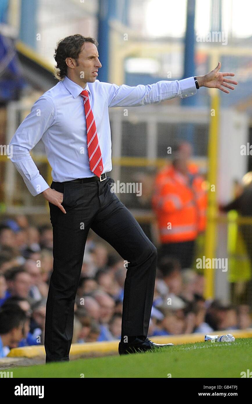 Fußball - Barclays Premier League - Portsmouth gegen Middlesbrough - Fratton Park. Middlesbrough-Manager Gareth Southgate an der Touchline. Stockfoto