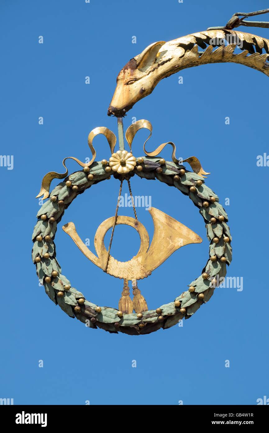 Schilder, Gasthaus mit Posthorn, Breisach am Rhein, Breisgau, Schwarzwald, Baden-Württemberg, Deutschland Stockfoto