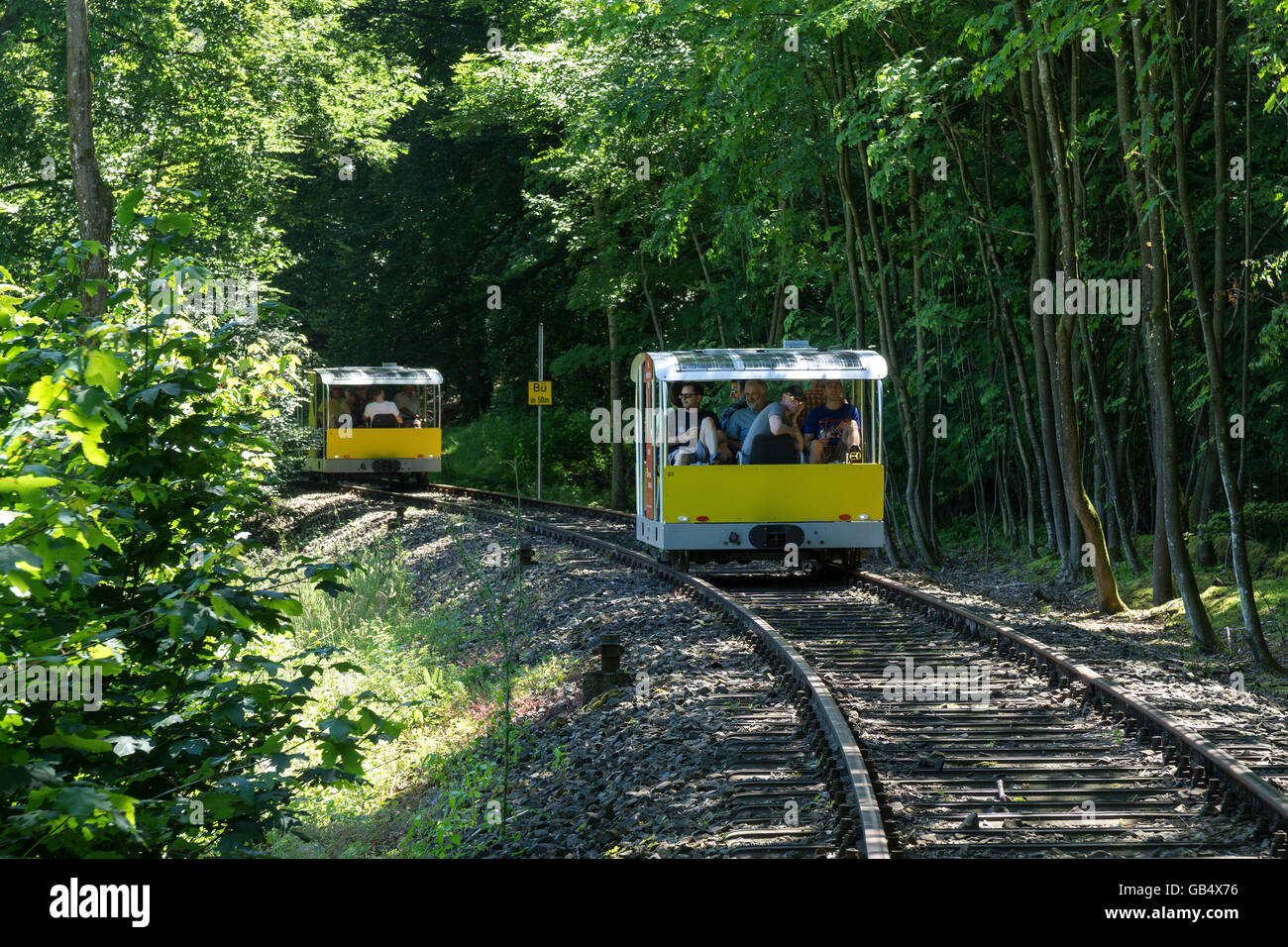 Weltweit erste solar Trolley, Solardraisine Überwaldbahn, Elektro-Hybrid-Schienenfahrzeug, auf die geschützte Bahnstrecke zwischen Stockfoto