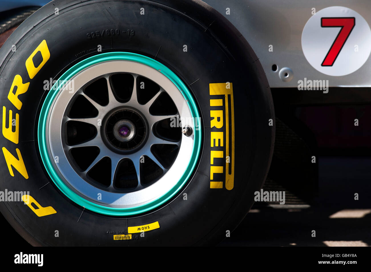Pirelli P Zero Reifen auf Mercedes GP Mercedes MGP W02 mit der Nummer 7 von Michael Schumacher, Motorsport, Formel1 Stockfoto