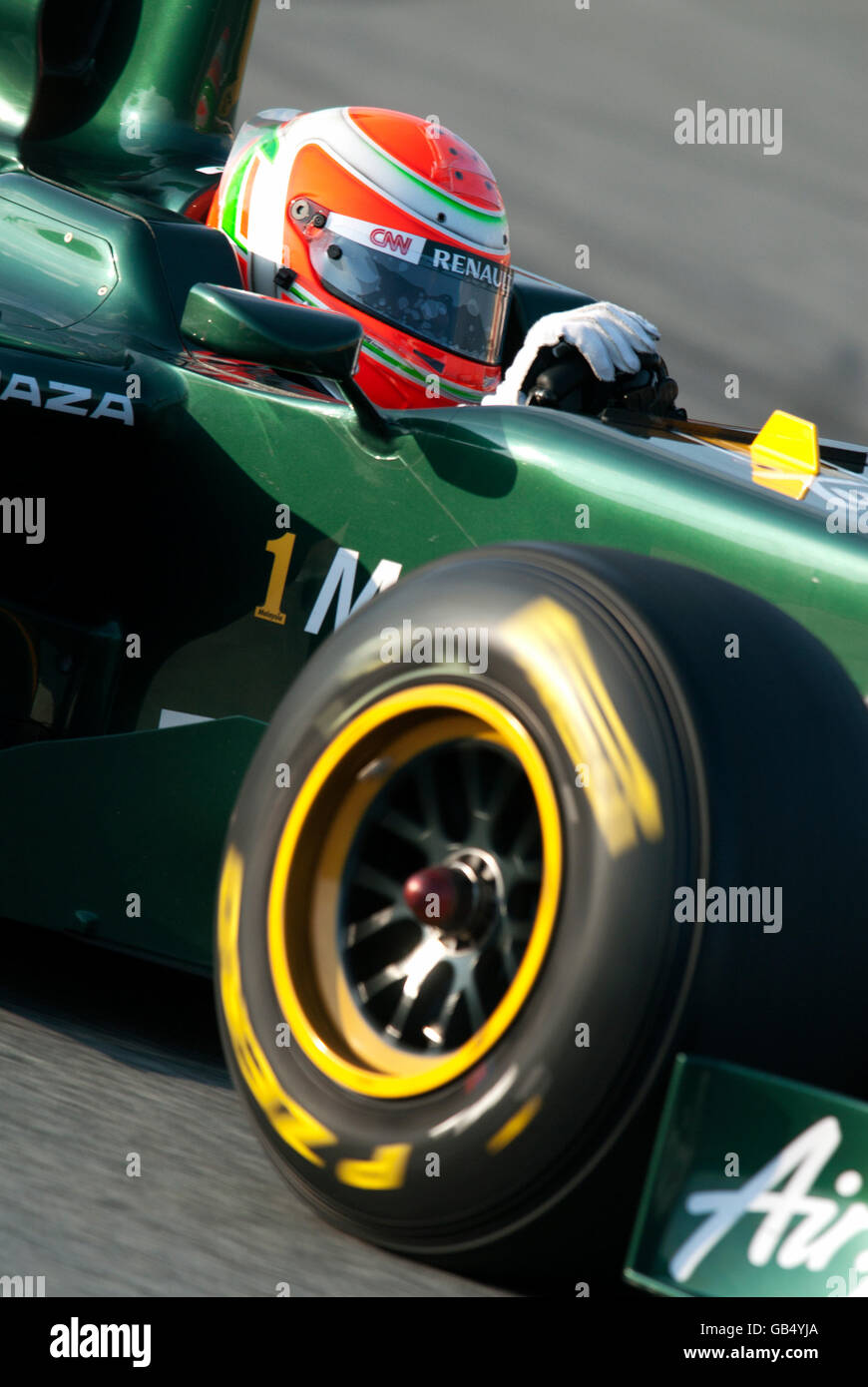 Italienische Fahrer Jarno Trulli fahren sein Team Lotus-Cosworth T128 Auto, Motorsport, Formel1, Tests auf dem Circuit de Stockfoto