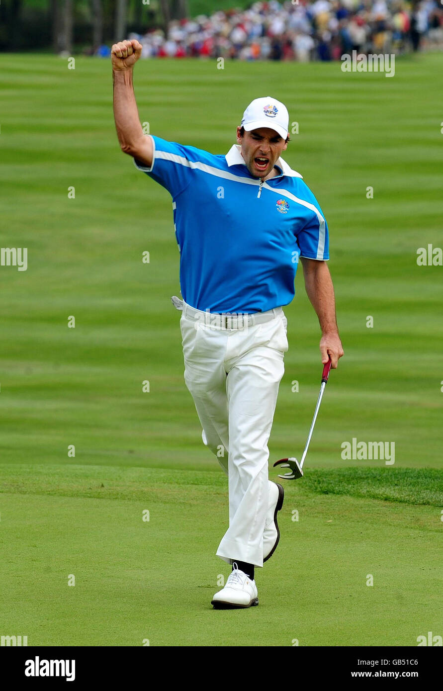 Europas Oliver Wilson feiert am zweiten Tag im Valhalla Golf Club, Louisville, USA, seinen Putt, um das Viererspiel gegen die USA Phil Mickelson und Anthony Kim zu gewinnen. Stockfoto