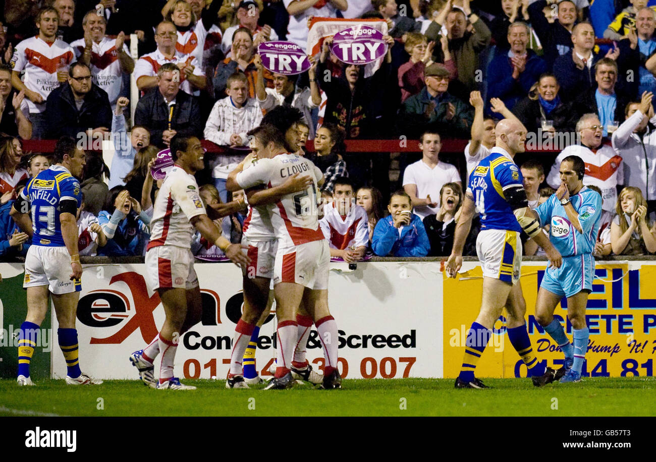 St Helens's Francis Meli feiert nach seinem Versuch gegen Leeds während ihres Engage Superleague-Spiels in der Knowsley Road, St Helens. Stockfoto