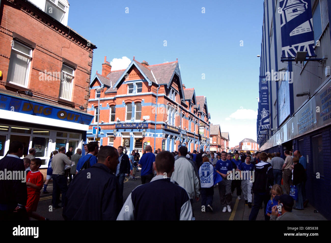 Fans kommen im Goodison Park von Everton an, um das örtliche Derby zu besuchen Stockfoto