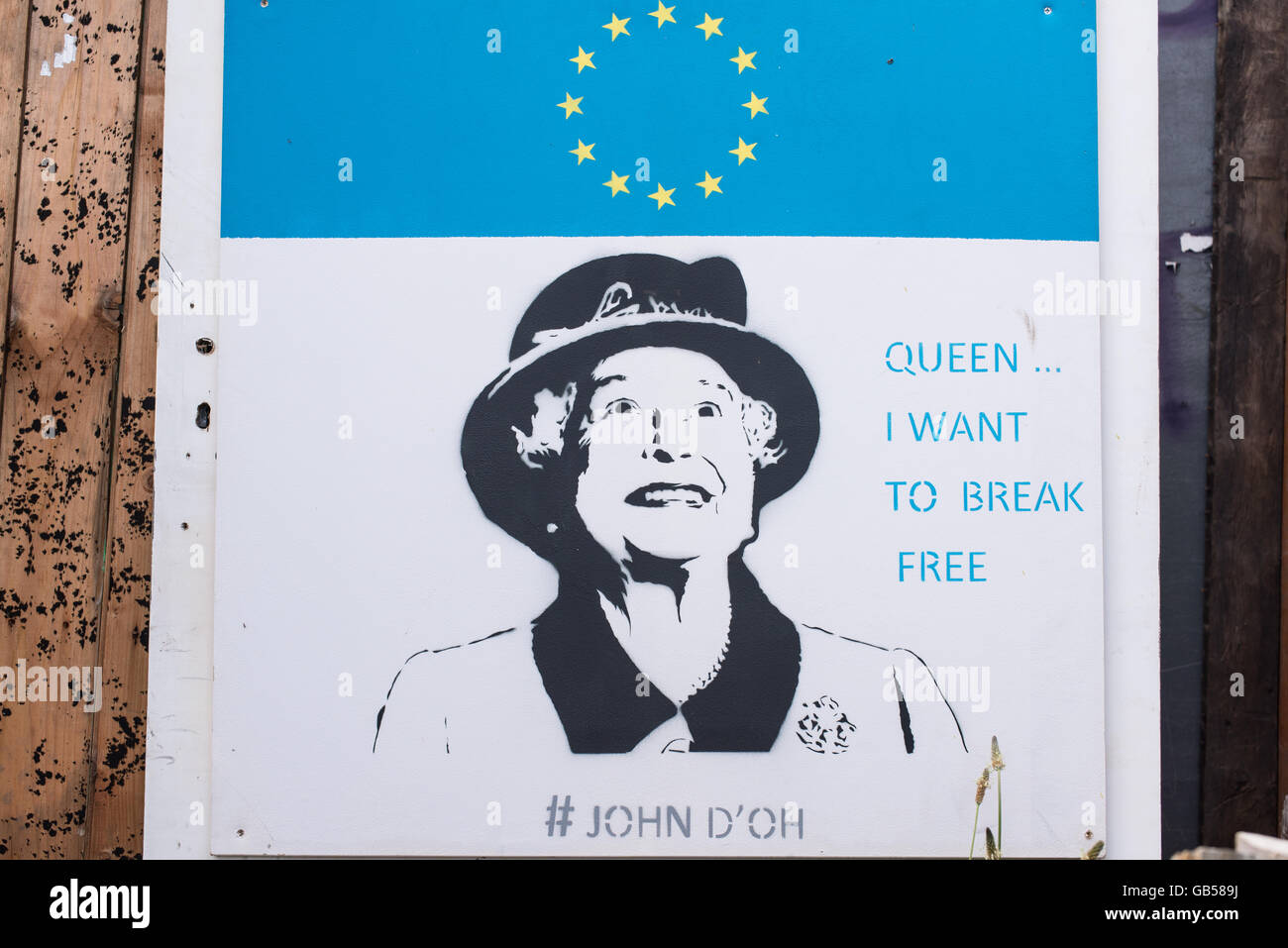 Graffiti, Queen Elizabeth II lächelnd, unten eine EU-Flagge und mit den Worten Königin darstellt Stockfoto