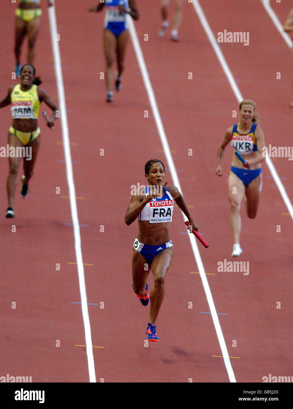 Die französische Christine Arron bringt die 4x100-m-Staffel nach Hause Die Goldmedaille Stockfoto