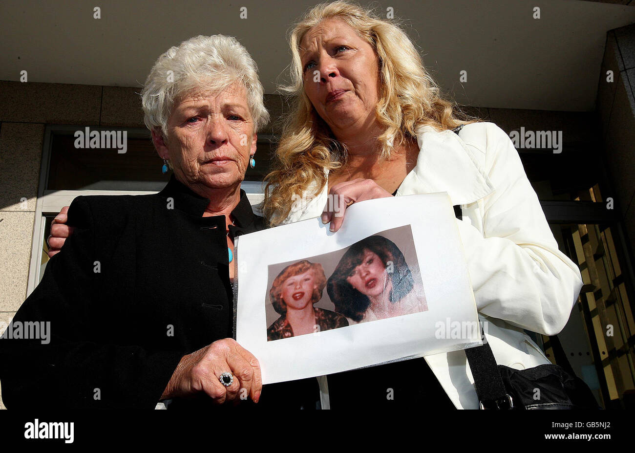Besetzung Von Im Feuer: Zwei Schwestern Antoinette keegan -Fotos und -Bildmaterial in hoher Auflösung – Alamy