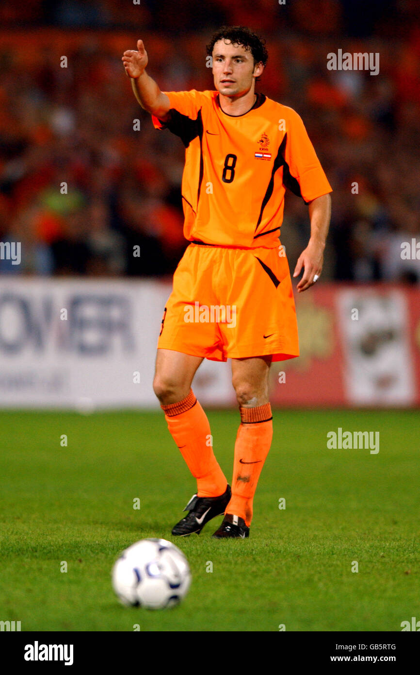 Fußball - Europameisterschaften 2004 Qualifier Group Three - Holland gegen Österreich. Mark van Bommel, Holland Stockfoto