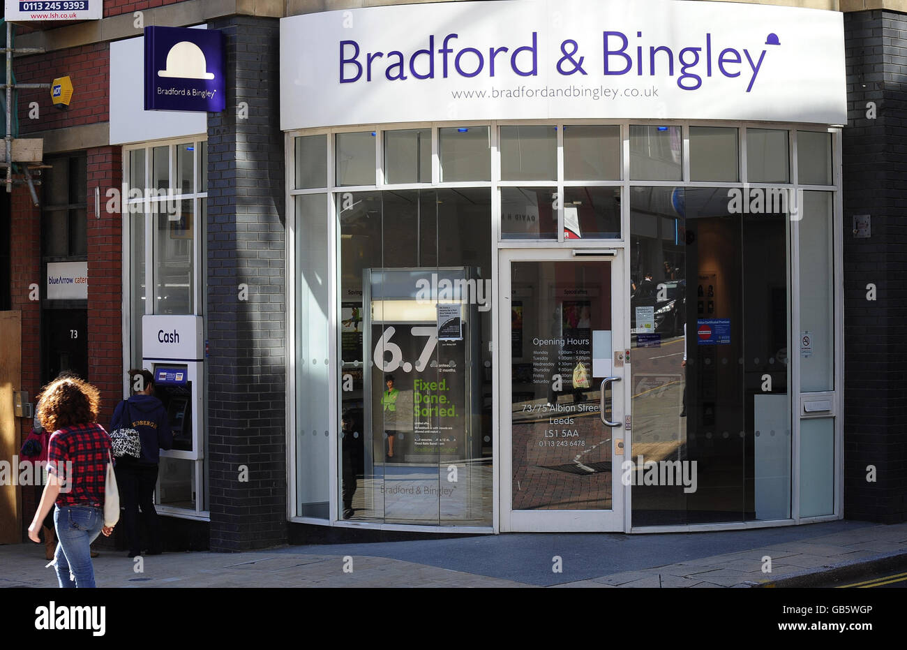 Bradford und Bingley werden verstaatlicht. Das Büro der Bradford & Bingley Bank in Leeds als Zukunft der Bank wird in Betracht gezogen. Stockfoto