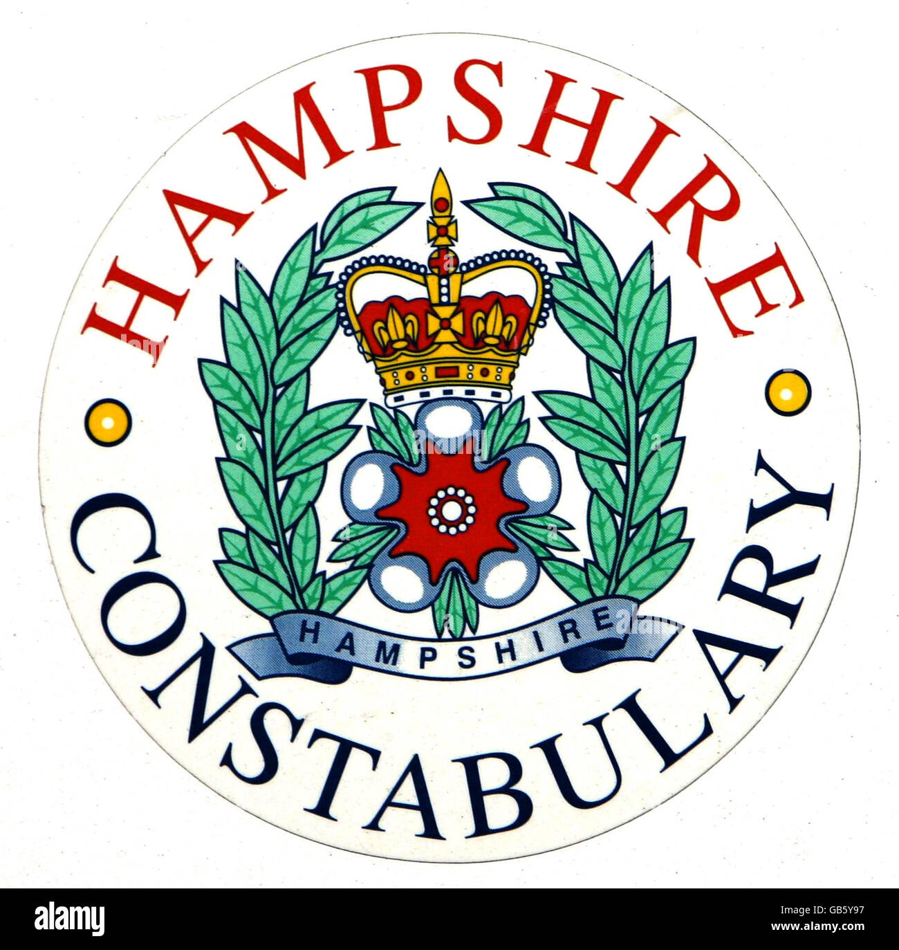 Ein generisches Bild eines Hampshire Constabulary Wappen auf der Seite eines Polizeifahrzeugs in Portsmouth. Stockfoto