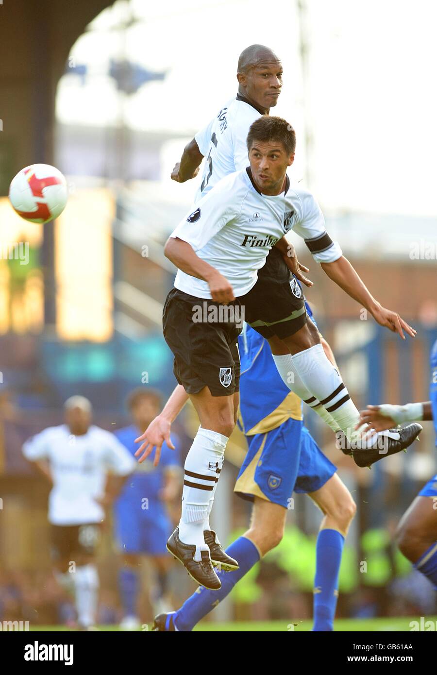 Fußball - UEFA Cup - erste Runde - erste Etappe - Portsmouth gegen Guimaraes - Fratton Park. Guimaraes' Joao Moreno in Aktion (c) Stockfoto