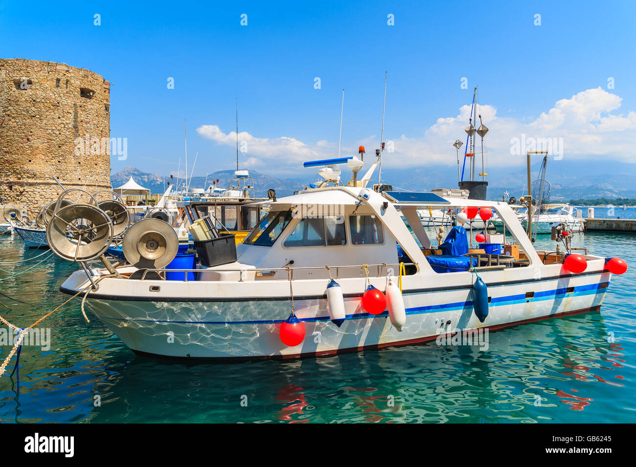 Typisches altes Fischerboot im Hafen von Calvi, Korsika, Frankreich Stockfoto