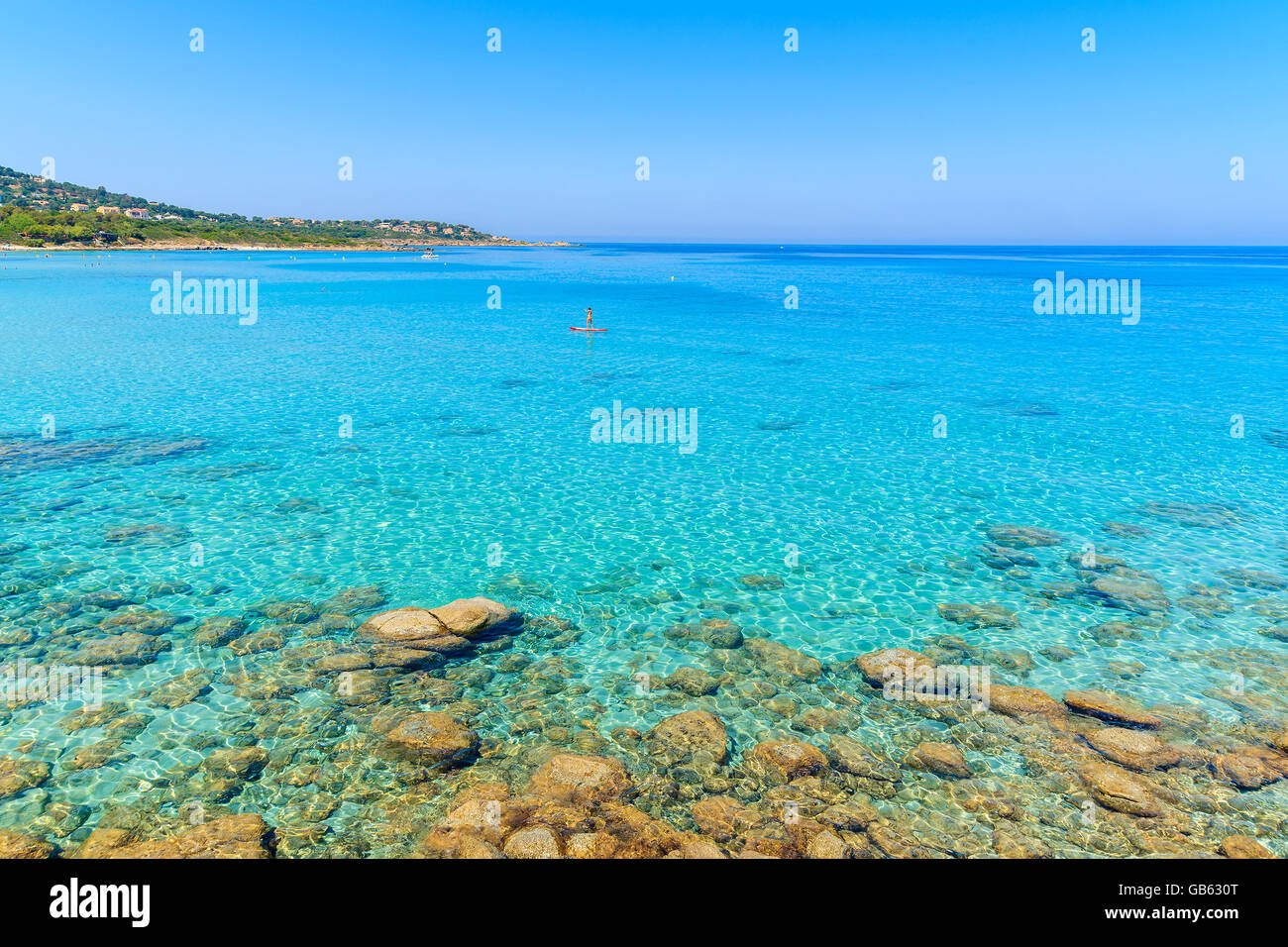 Kristallklares Meerwasser Bodri Strand, Korsika, Frankreich Stockfoto