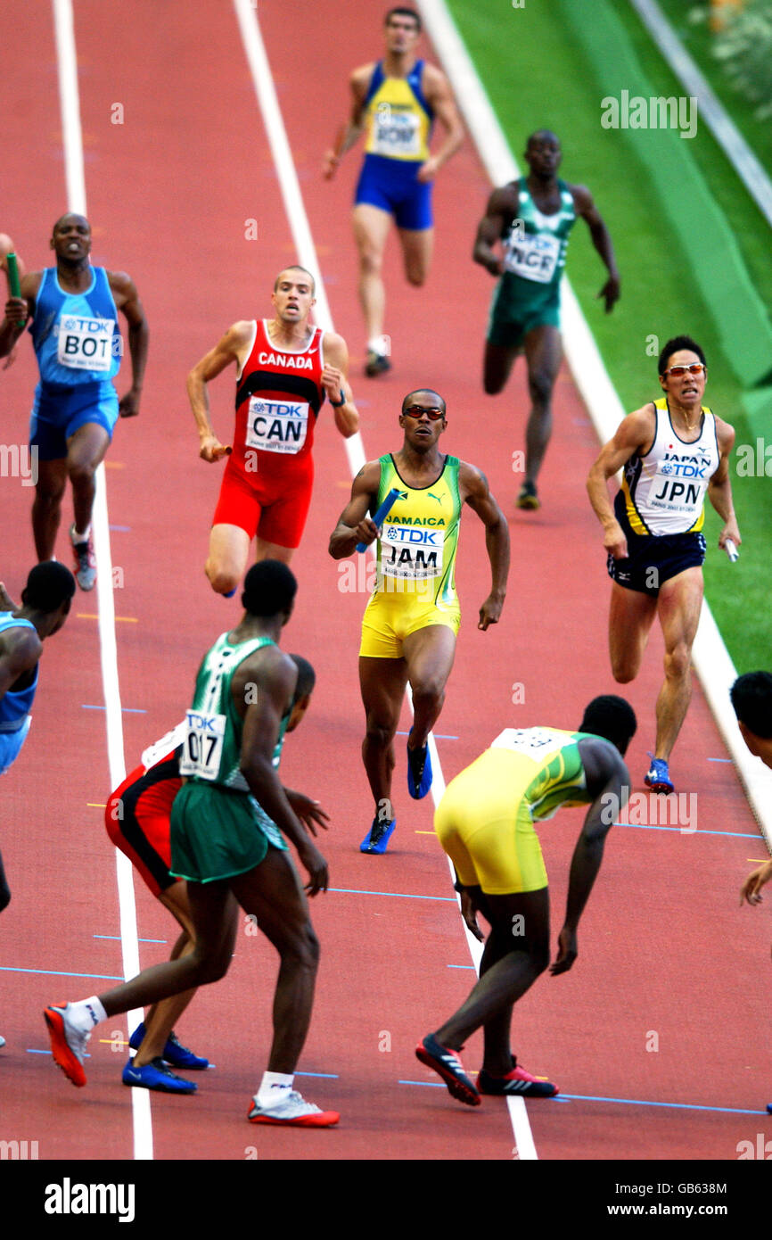 Leichtathletik - IAAF Leichtathletik-Weltmeisterschaften - Paris 2003. Action aus den 4 x 400 m großen Herren-Läufen Stockfoto