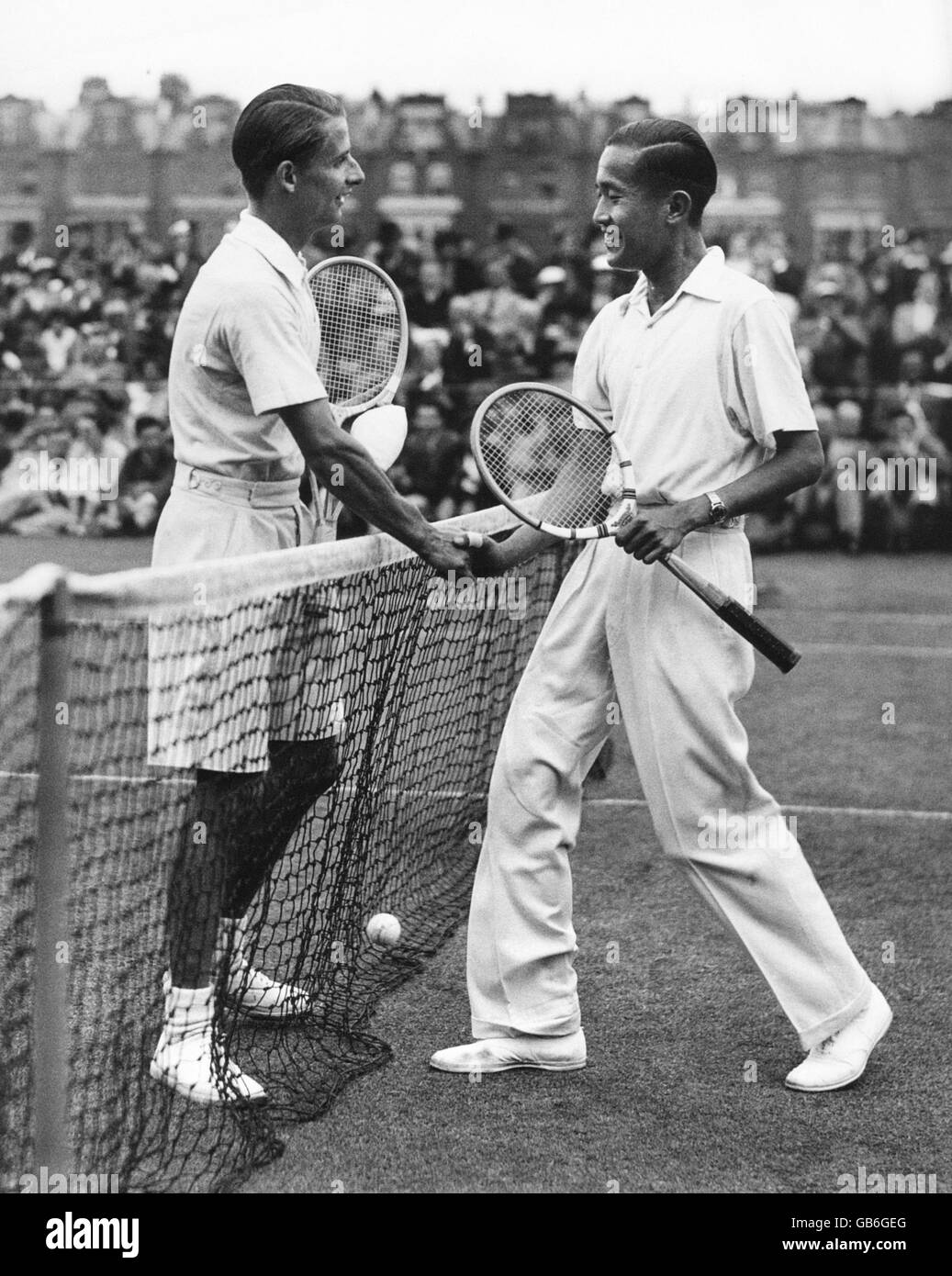 (L-R) Bunny Austin schüttelt sich die Hände nach Khe Sin Kie Ihn im Finale zu schlagen Stockfoto