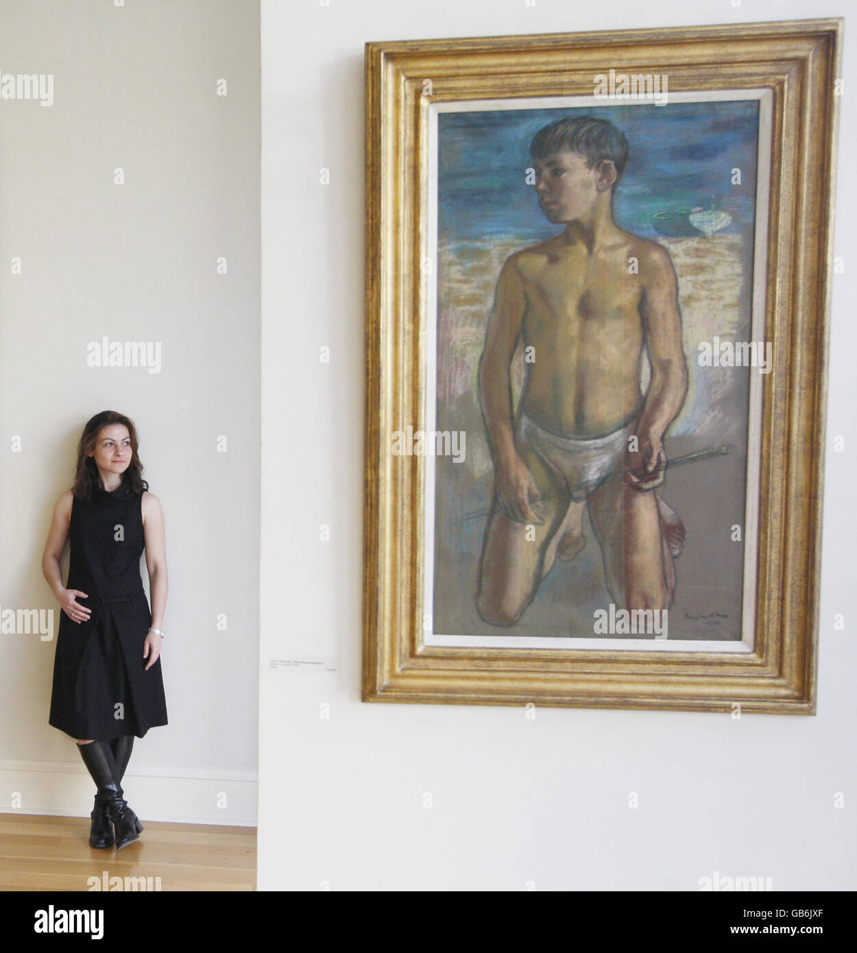Mitarbeiterin Athina Athanasiadou mit dem Gemälde „Leon: Studie für die Sonnenanbeter“ des verstorbenen Künstlers Alberto Morroco, das von Bourne Fine Art in Edinburgh verkauft wird. Stockfoto