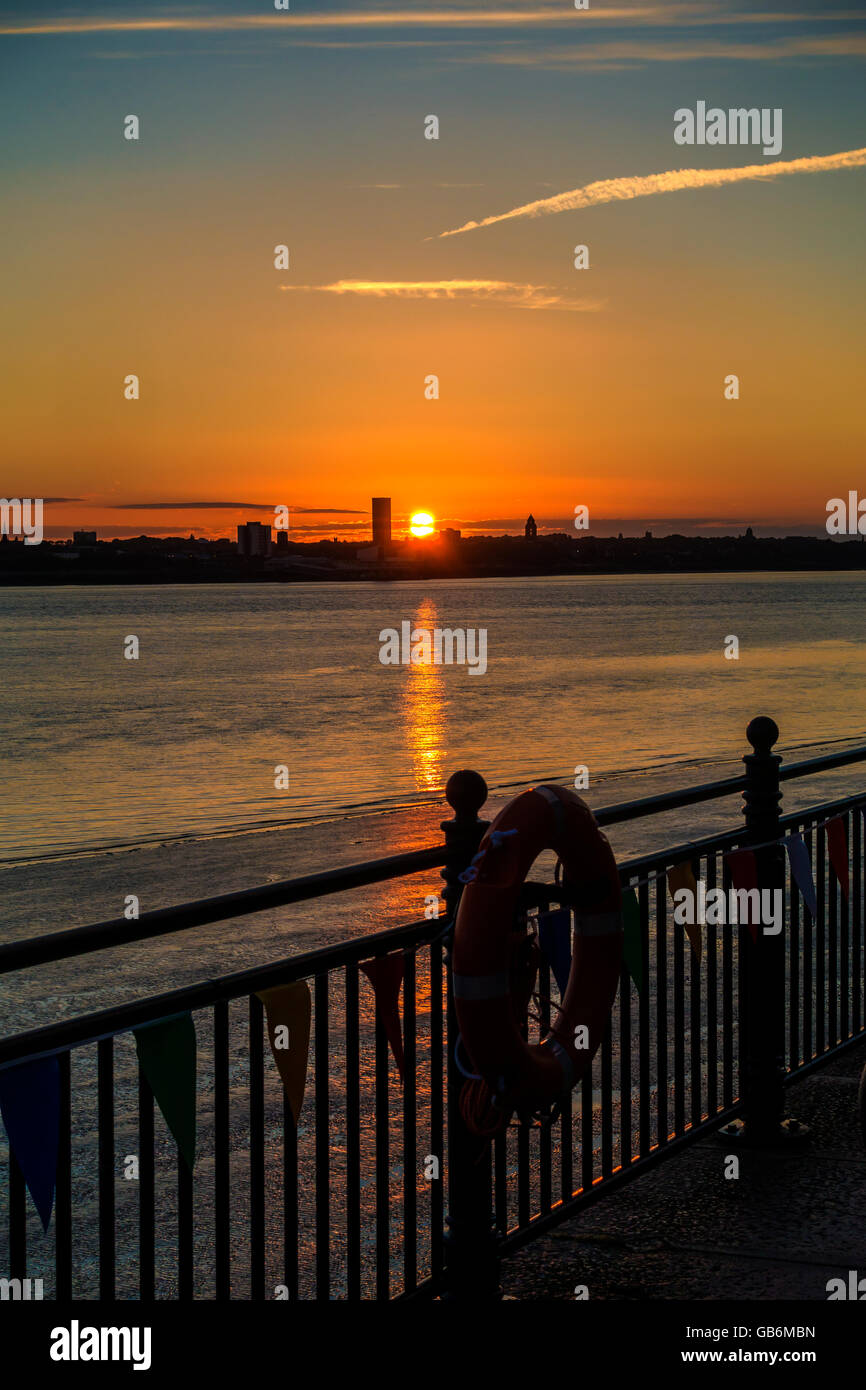 Sonnenuntergang-Fluss Mersey Birkenhead Liverpool England UK Stockfoto
