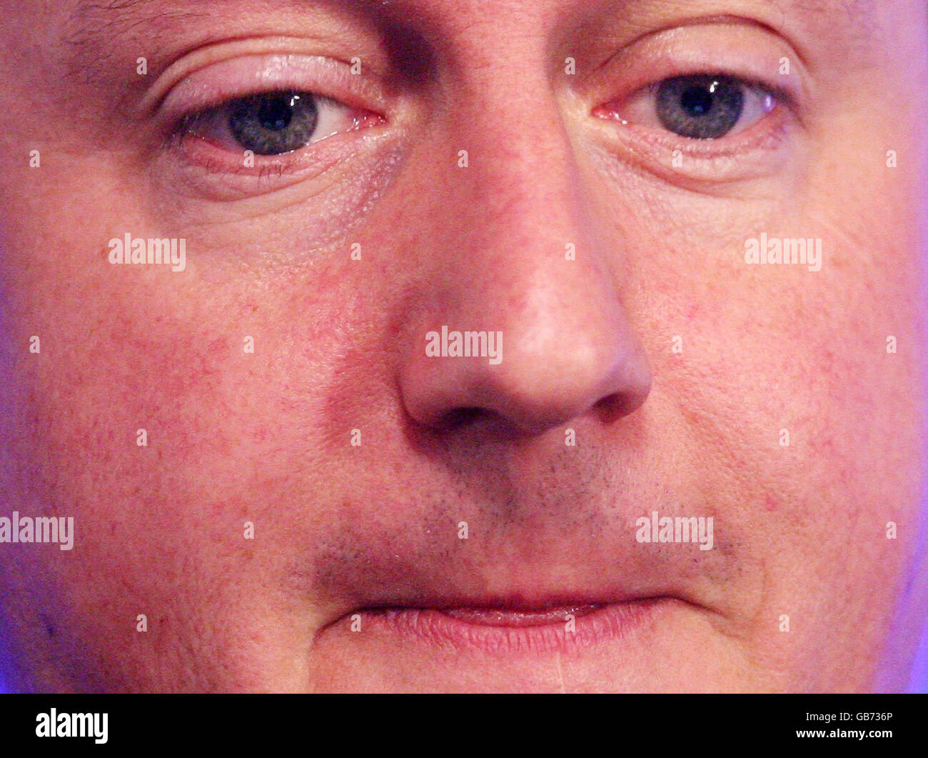 Wirtschaftskrise. Der konservative Führer David Cameron hält eine Rede über die Wirtschaft bei Bloomberg in London. Stockfoto