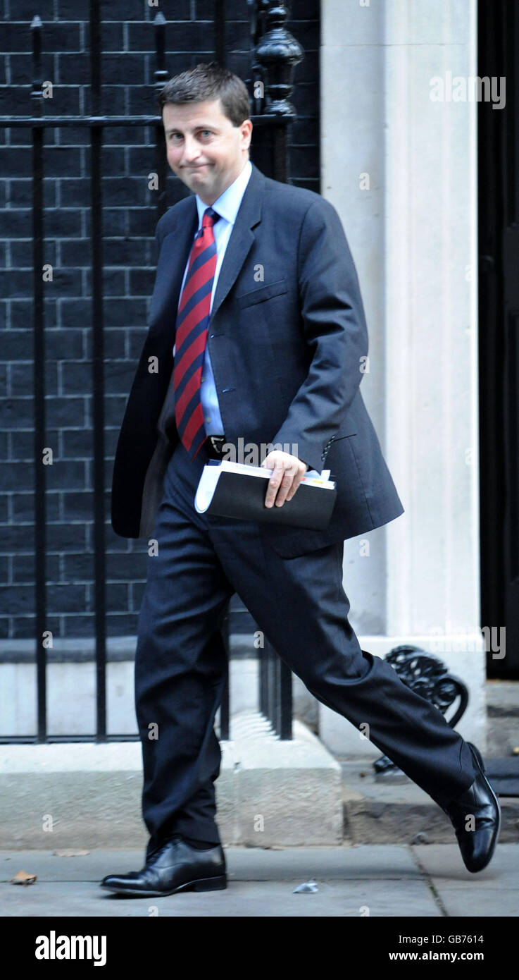 Der internationale Entwicklungsminister Douglas Alexander verlässt die Downing Street 10, London, nach einer Kabinettssitzung. Stockfoto