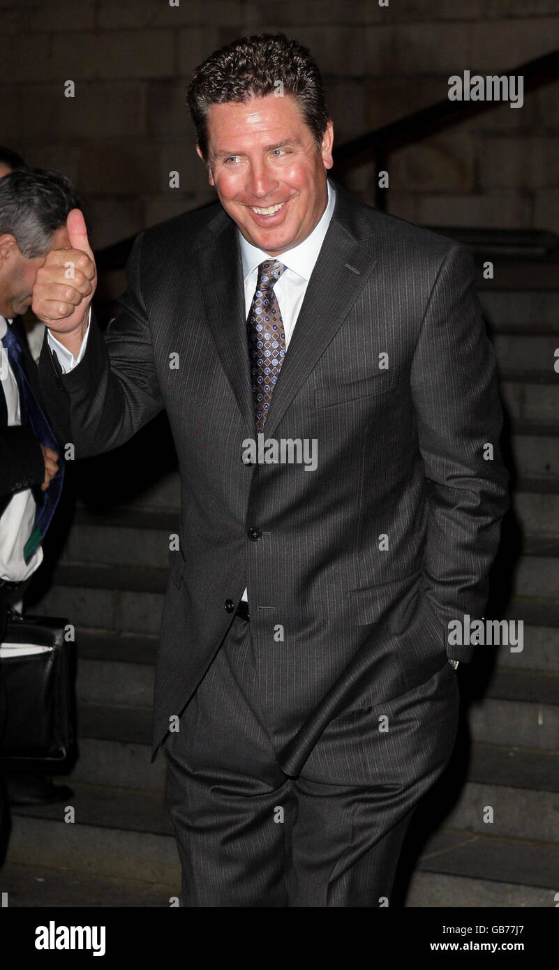 Global Sport Summit Dinner. Der ehemalige NFL Quarterback Joe Montana kommt zu einem Galadiner in der St Paul's Cathedral, London. Stockfoto