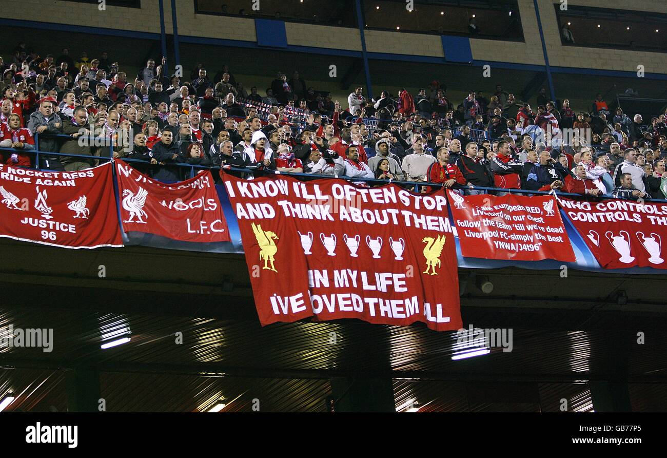 Fußball - UEFA Champions League - Gruppe D - Athletico Madrid / Liverpool - Vicente Calderon Stadium. Liverpool Fans auf den Tribünen Stockfoto