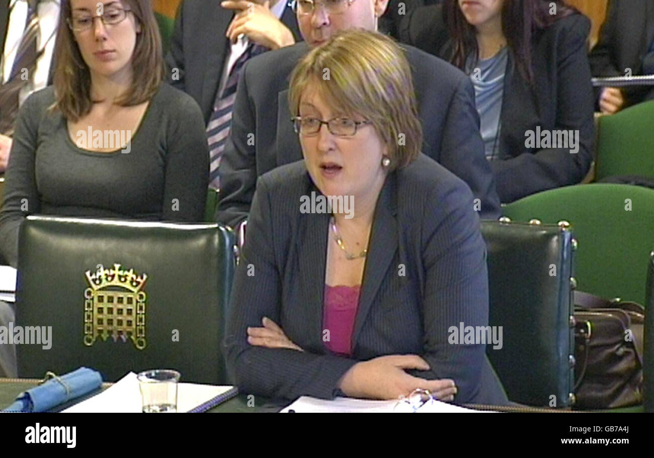 Innenministerin Jacqui Smith spricht vor dem Gemeinsamen Ausschuss für Menschenrechte im Unterhaus, London. Stockfoto