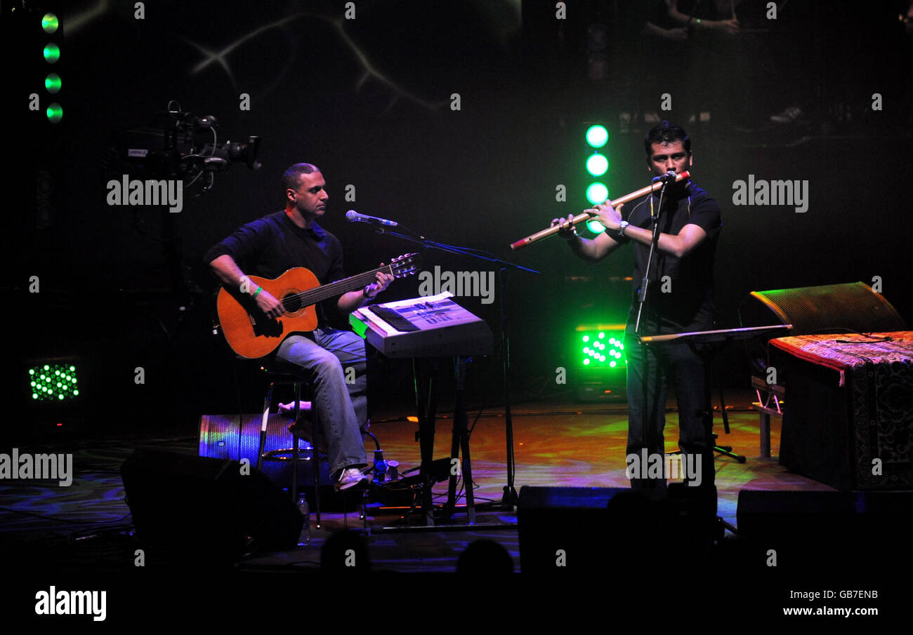 BBC Electric Proms - Nitin Sawhney - London. Nitin Sawhney tritt während der BBC Electric Proms im Roundhouse in Camden Town, London, auf. Stockfoto