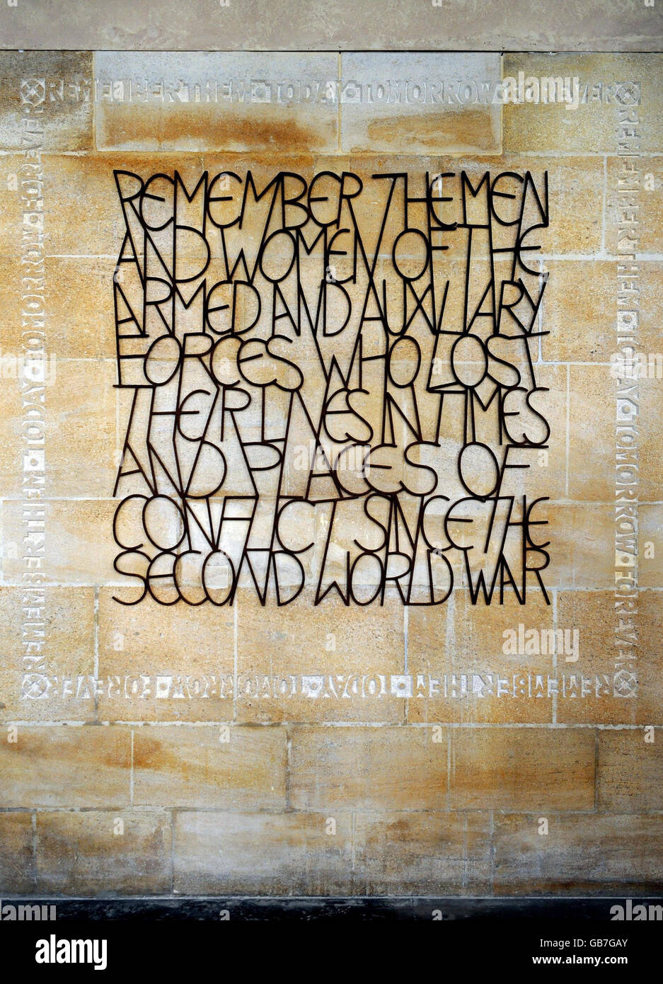 Eine allgemeine Ansicht der Gedenktafel für die seit dem Zweiten Weltkrieg in der Westminster Abbey getöteten Personen. Stockfoto