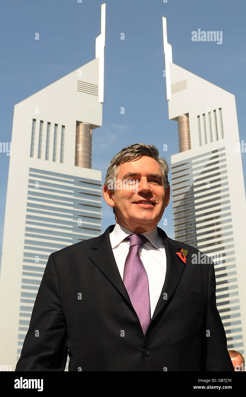 Premierminister Gordon Brown kommt am Dubai International Financial Centre an, wo er während seines zweitägigen Besuchs in den Vereinigten Arabischen Emiraten ein Treffen mit hochrangigen Emiraten abhielt, die die wichtigsten Unternehmen und Organisationen in Dubai vertreten. Stockfoto