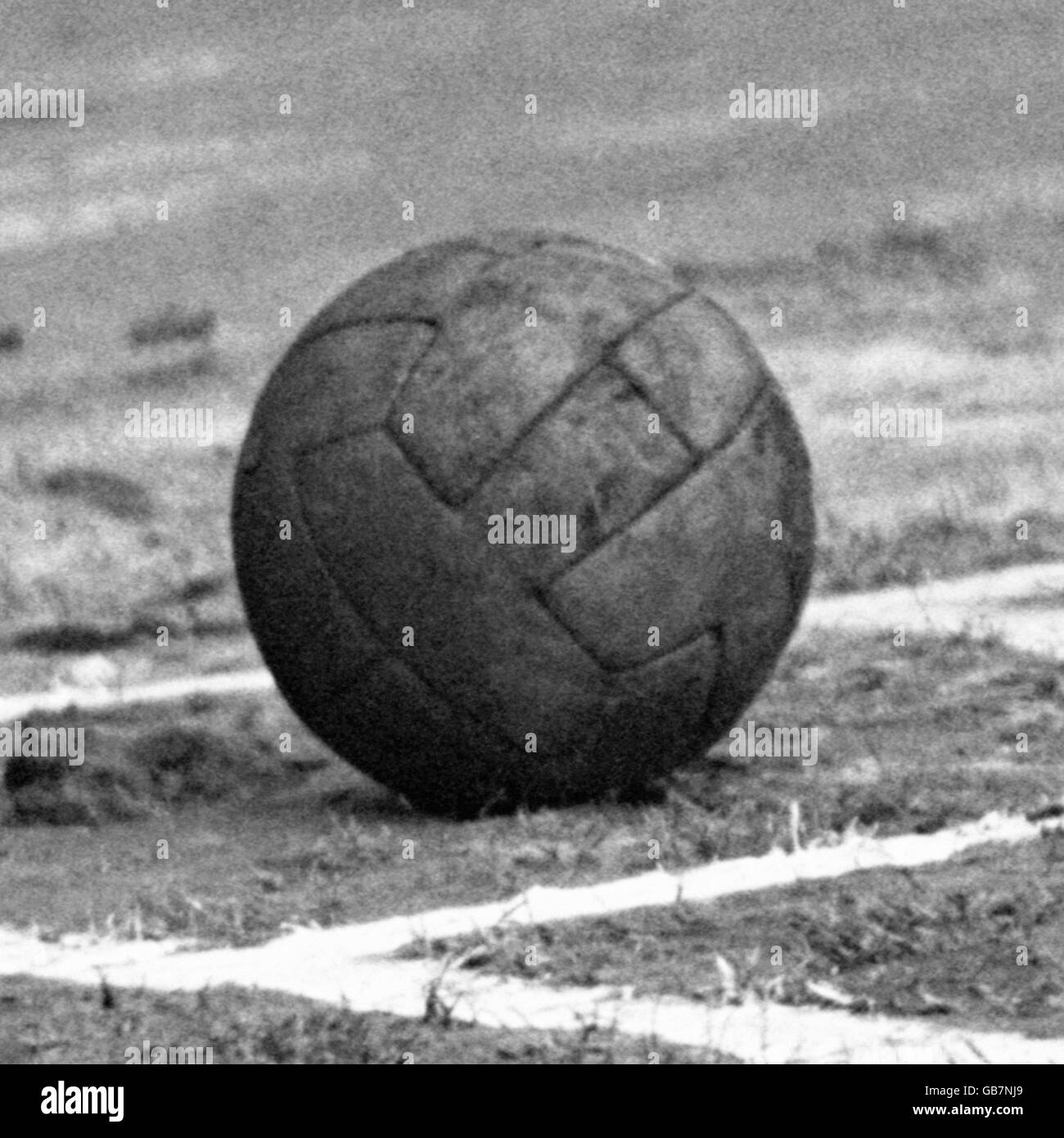 Fußball - Lager. Stock Shot eines Fußballs aus der Saison 1950/51. Stockfoto