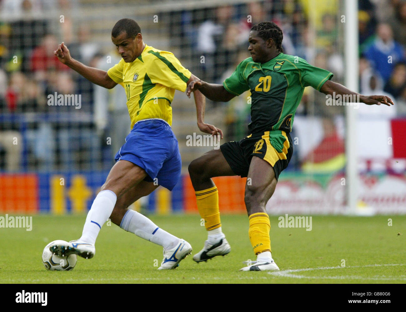Fußball - International freundlich - Brasilien gegen Jamaika. Rivaldo in Brasilien und Damani Ralph in Jamaika Stockfoto