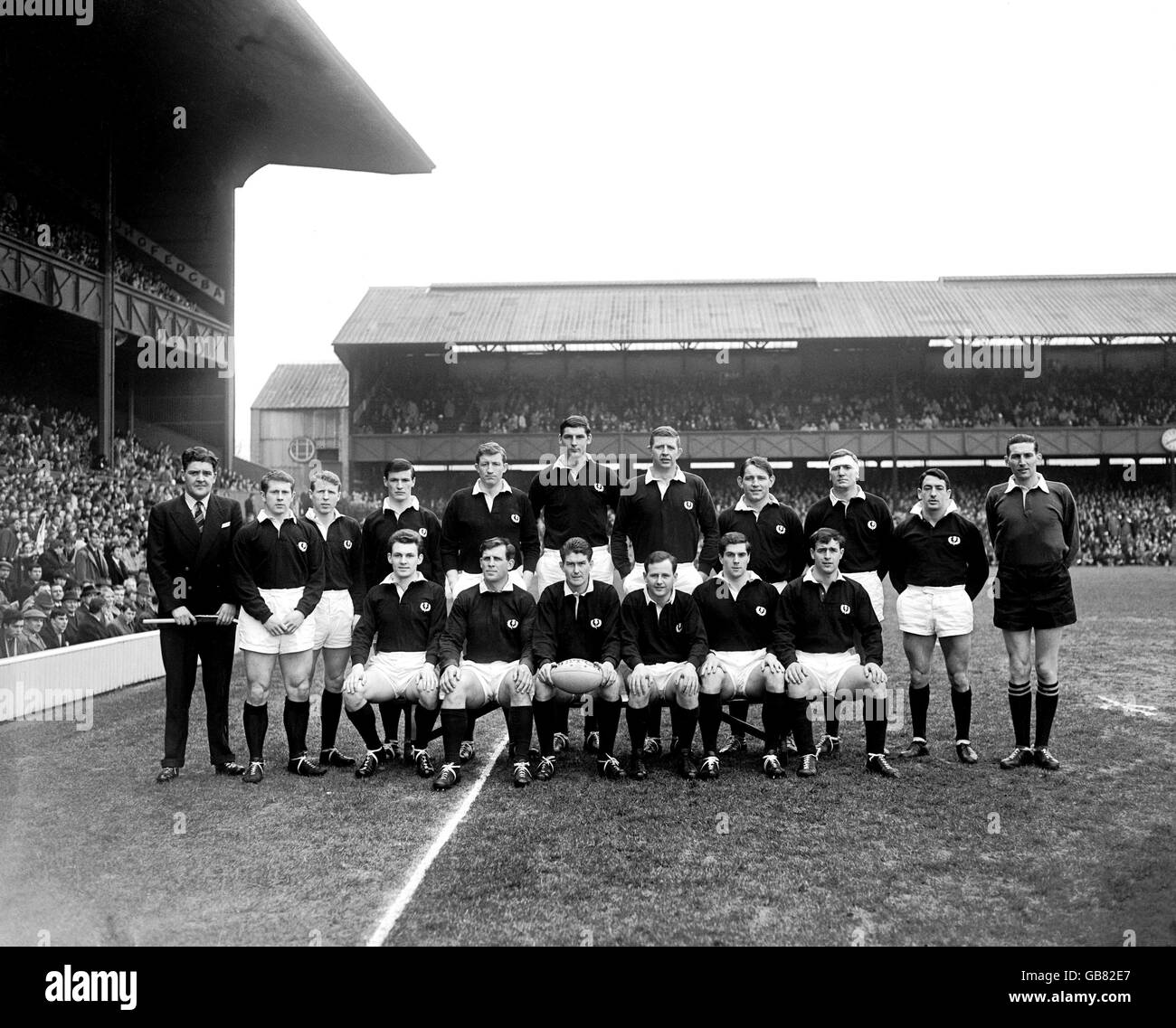 Schottische Teamgruppe: (Hintere Reihe, l-r) Berührungsrichter RS Waddell, Robert Welsh, David Whyte, Jock Turner, Jim Telfer, Peter Stagg, William Hunter, John MacDonald, Derrick Grant, Ian McCrae; (Erste Reihe, l-r) Stewart Wilson, David Rollo, James Fisher, Ian Loughland, Sandy Hinshelwood, Frank Laidlaw Stockfoto