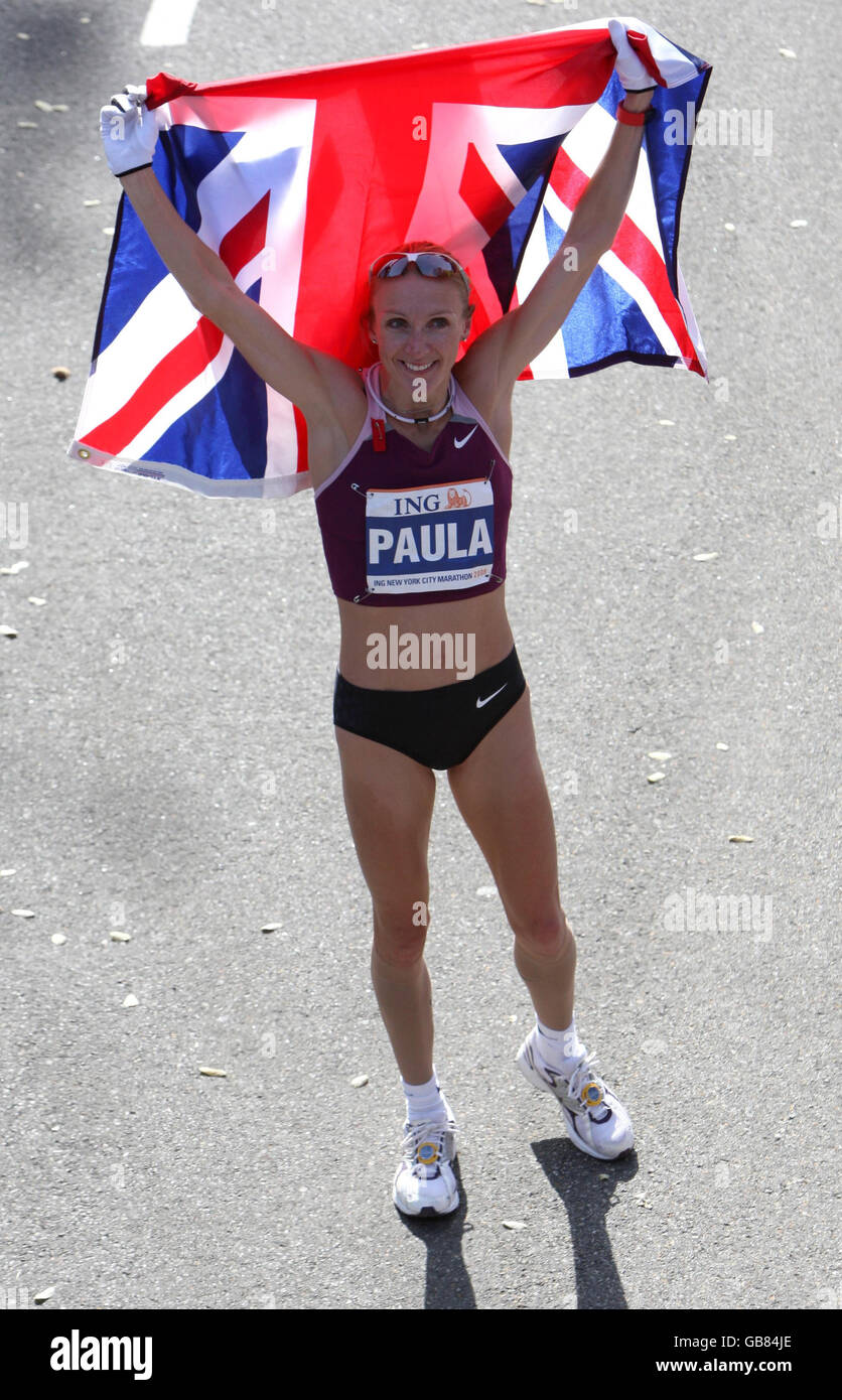 Die britische Paula Radcliffe feiert ihren Sieg beim New York Marathon, New York, USA. Stockfoto