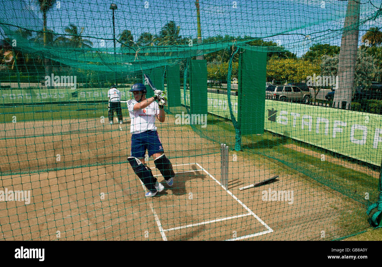 Cricket - England Training Session - Stanford Cricket Ground. Luke Wright aus England während einer Nets-Session auf dem Stanford Cricket Ground, Coolidge, Antigua. Stockfoto