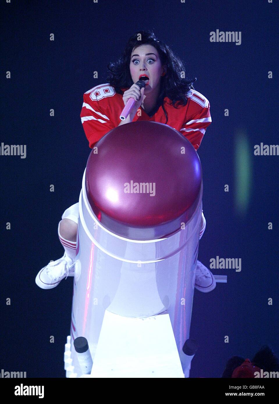 MTV Europe Music Video Awards - Show - Liverpool. Katy Perry auf der Bühne während der MTV Europe Music Video Awards 2008 in der Echo Arena, Liverpool. Stockfoto