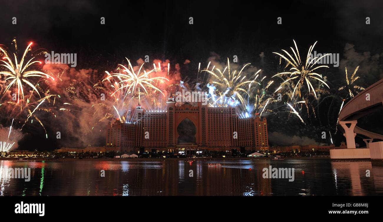 Das größte Feuerwerk der Welt wird im Atlantis Hotel während seiner Launch Party im Palm