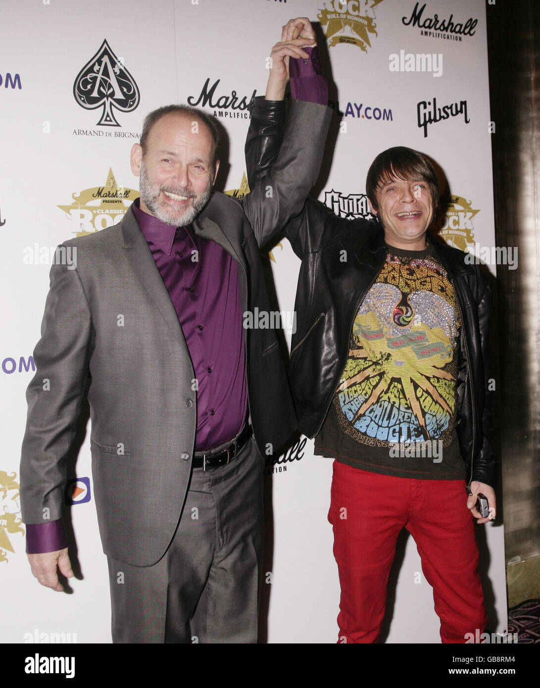 Mani (rechts) und Wayne Kramer vom MC5 bei der Ankunft bei den Classic Rock Roll of Honor Awards, Park Lane Hotel, Central London. Stockfoto