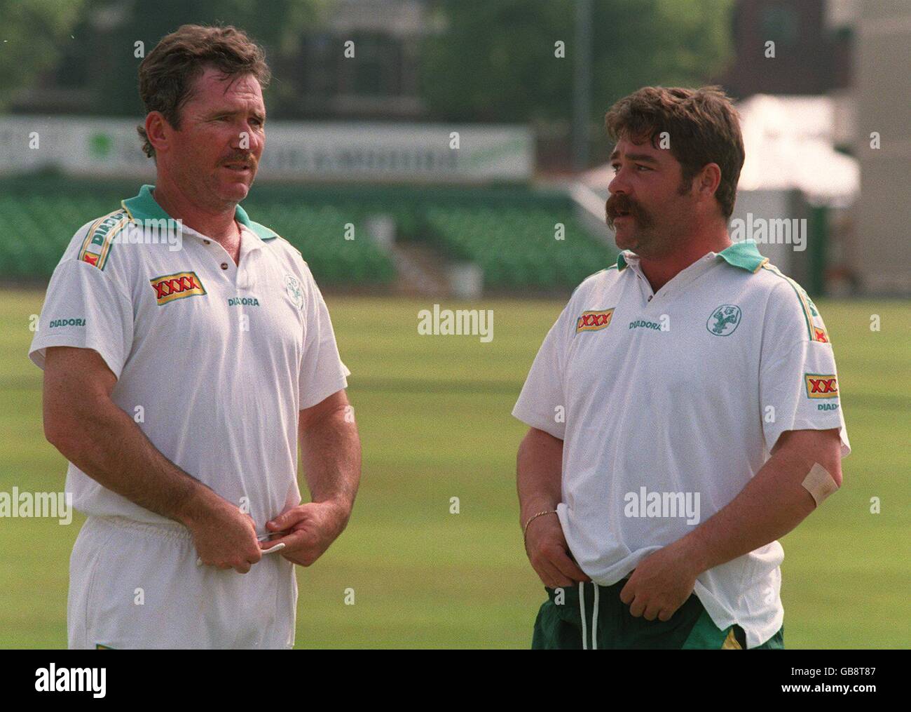 ALLAN BORDER & DAVID BOON, AUSTRALIEN, BEI NET PRACTICE Stockfoto