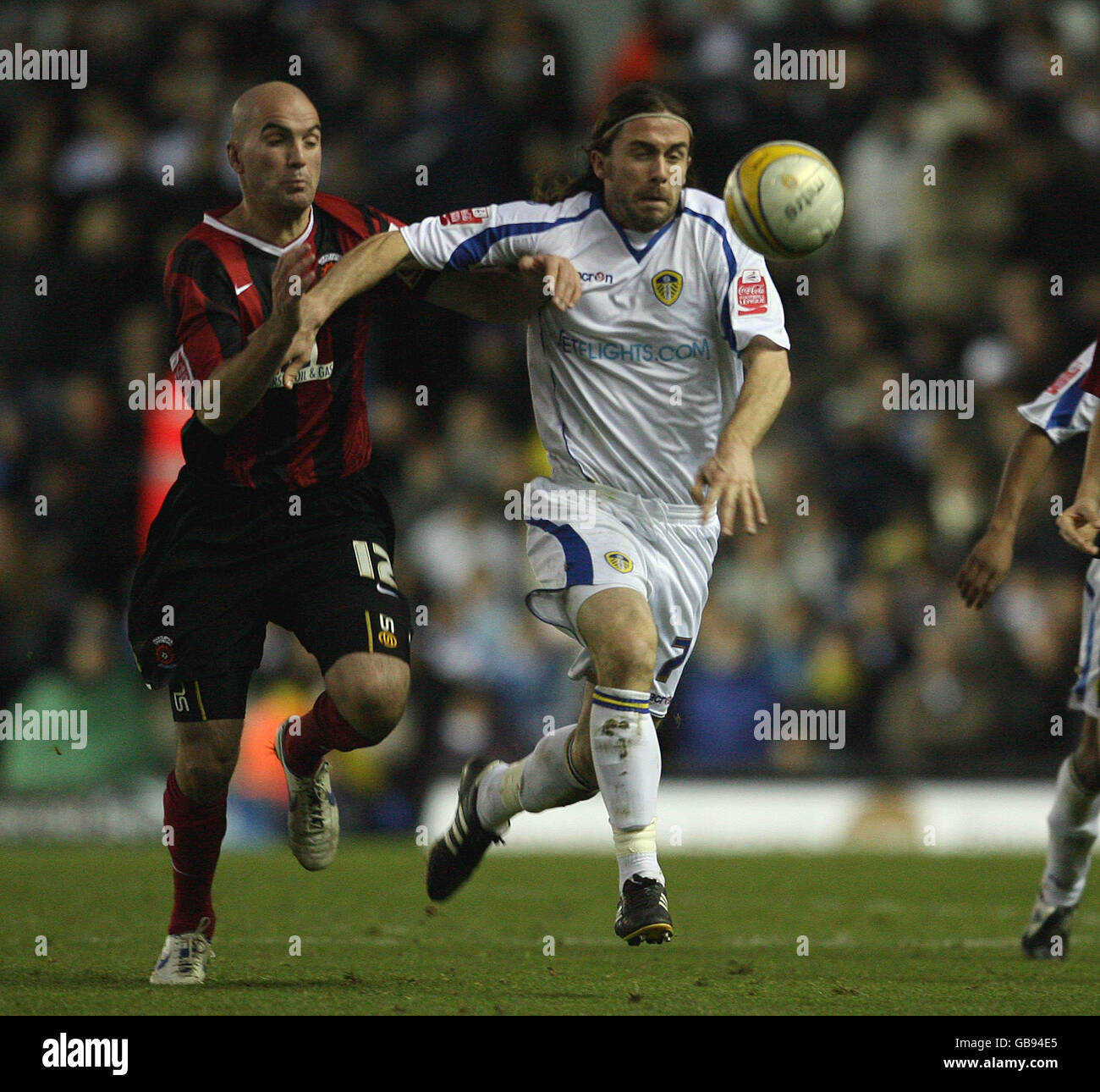David Prutton (rechts) von Leeds United und Ben Clark von Hartlepool United während des Coca-Cola Football League One-Spiels in der Elland Road, Leeds. Stockfoto