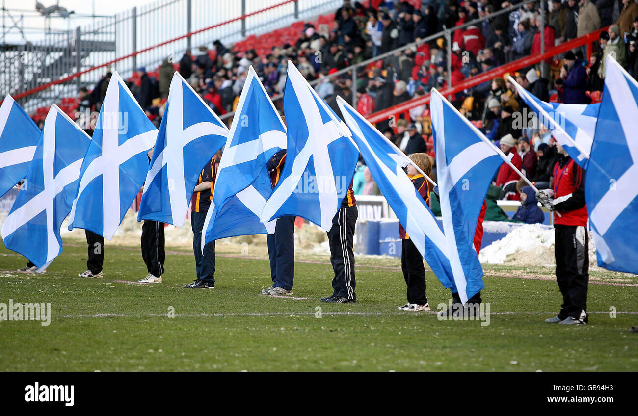 Schottland flaggen vor dem Herbst-Testspiel der Bank of Scotland im Pittodrie Stadium, Aberdeen. Stockfoto