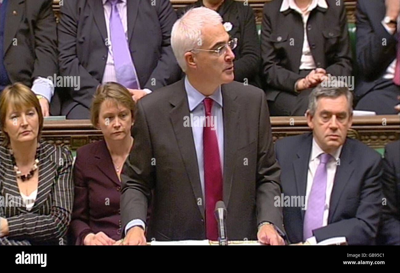 Kanzler Alistair Darling liefert seinen jährlichen Vorbudgetbericht im Londoner Unterhaus. Stockfoto