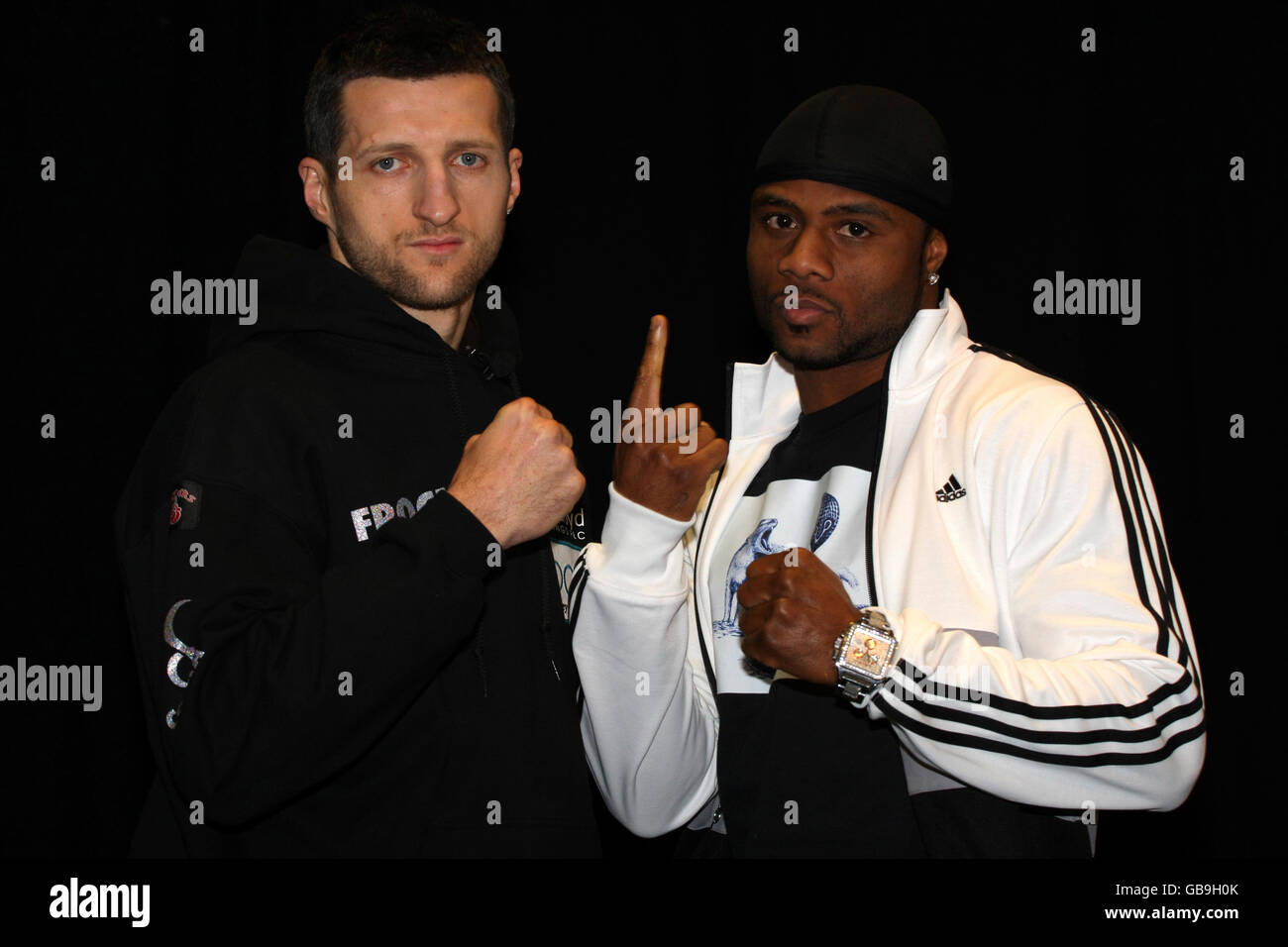 Der britische Carl Froch und der kanadische Jean Pascal (rechts) bei einer Kopf-an-Kopf-Pressekonferenz im Crown Plaza in Nottingham. Stockfoto