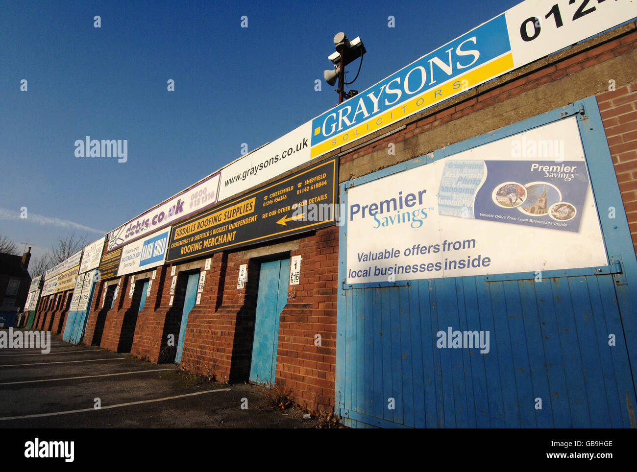 Allgemeine Ansicht der Drehkreuze bei Saltergate, auch bekannt als der Erholungsort, Heimat des FC Chesterfield Stockfoto