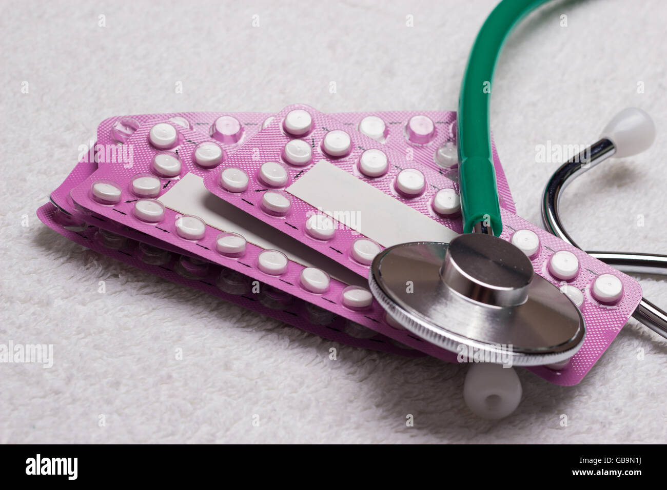 Medizin medizinische Versorgung Empfängnisverhütung und Geburtenkontrolle. Orale Kontrazeptiva, Blister mit hormonellen Tabletten Stockfoto