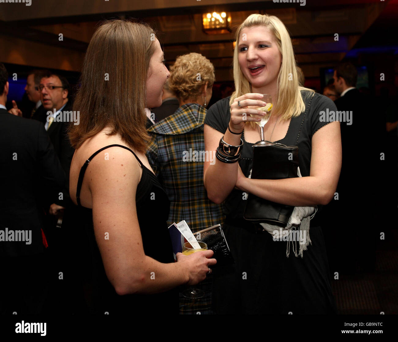 Sport - Sports Journalists Association Awards - London. Rebecca Adlington und Nicole Cooke während der Sport Journalists' Association Awards in der Brauerei, London. Stockfoto