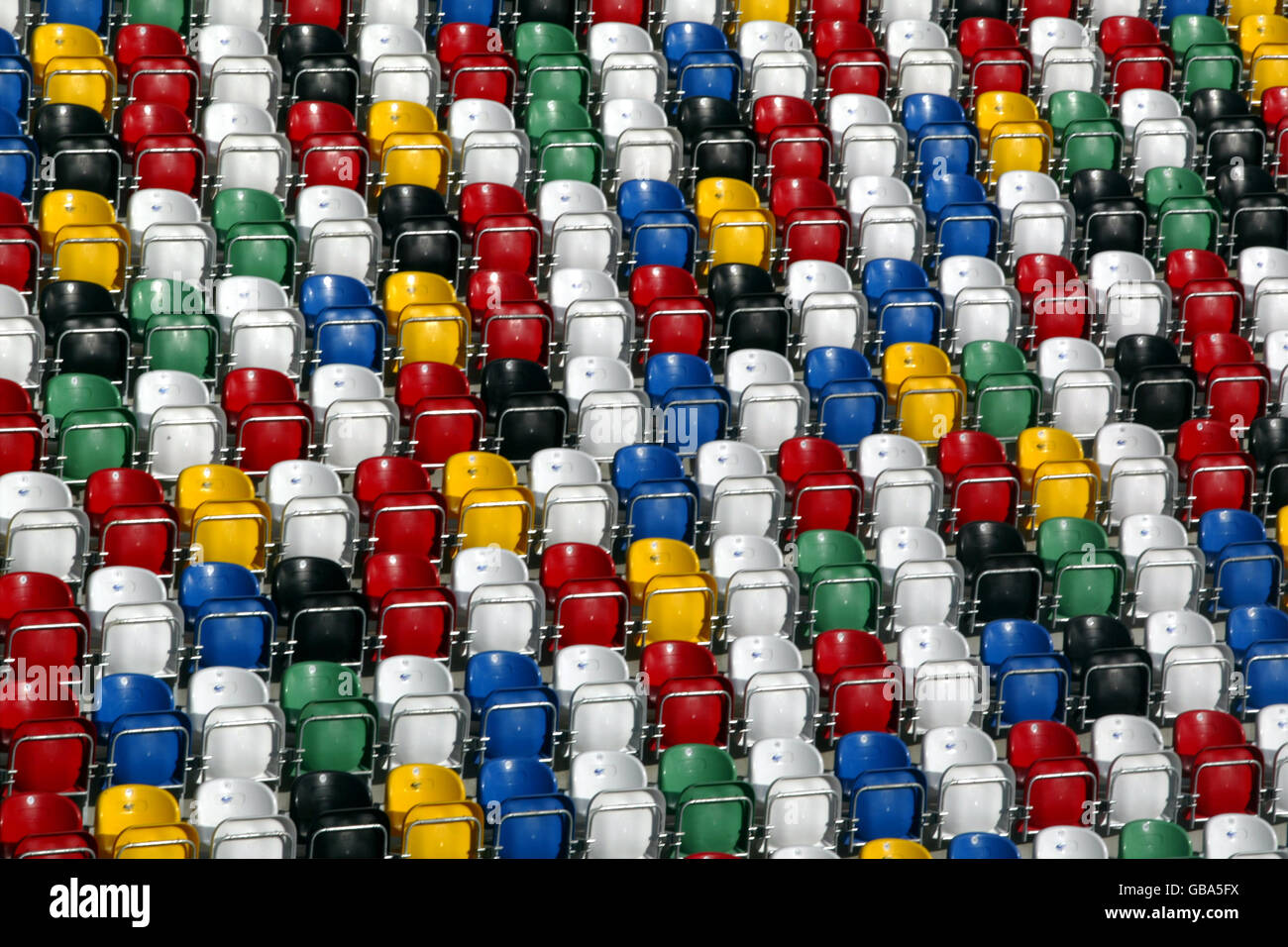 Die Sitze im Estadio Municipal Home von Leiria, einer der Austragungsorte für die Euro 2004-Meisterschaft in Portugal Stockfoto