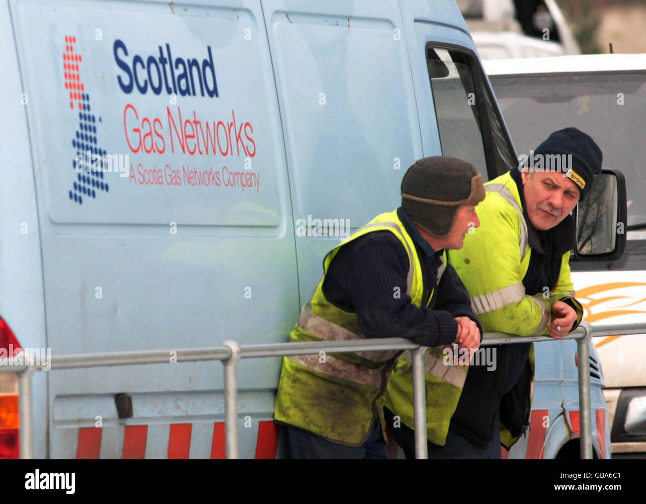 Schottische Gasarbeiter machen eine Pause, da Gas im Kelso-Gebiet an der schottischen Grenze abgeschnitten wird. Stockfoto